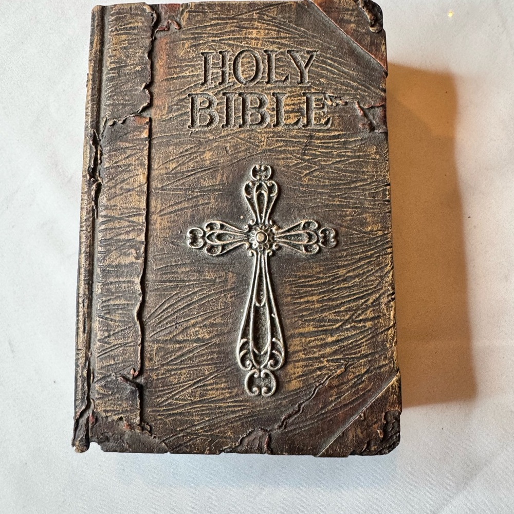 Vintage Holy Bible Trinket Box Religious Jewelry Keepsake Box Cross Lid - Picture 3 of 6